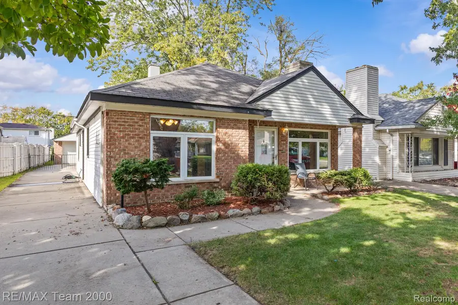 7411 N Vernon ST, Dearborn Heights, MI 48127 - #2