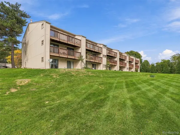 1677 Riverside DR  # 13, RochesterHills, MI 48309