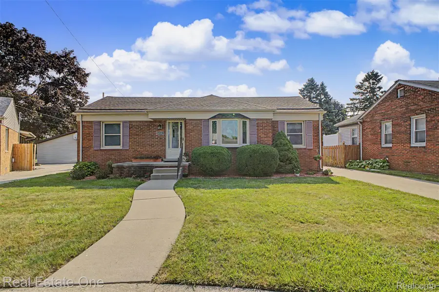 6331 Buckingham AVE, Allen Park, MI 48101 - #3
