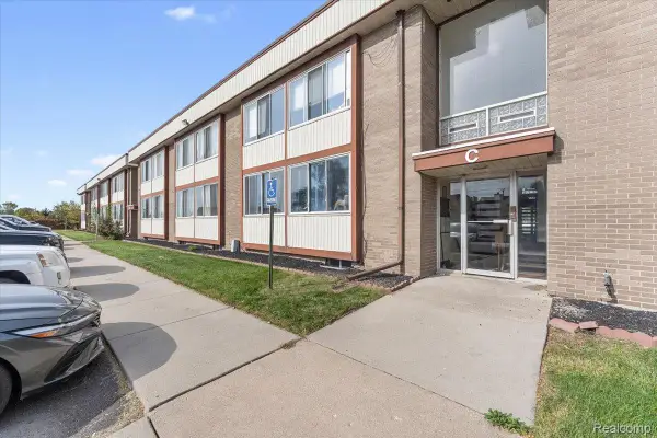 3911 Fort ST, Trenton, MI 48183