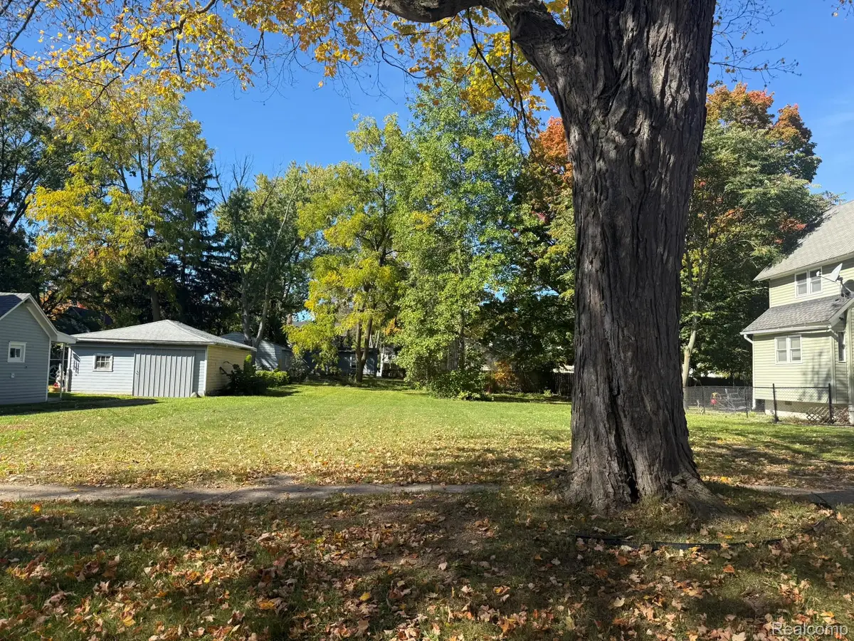 643 N Hickory ST, Owosso, MI 48867 - #1