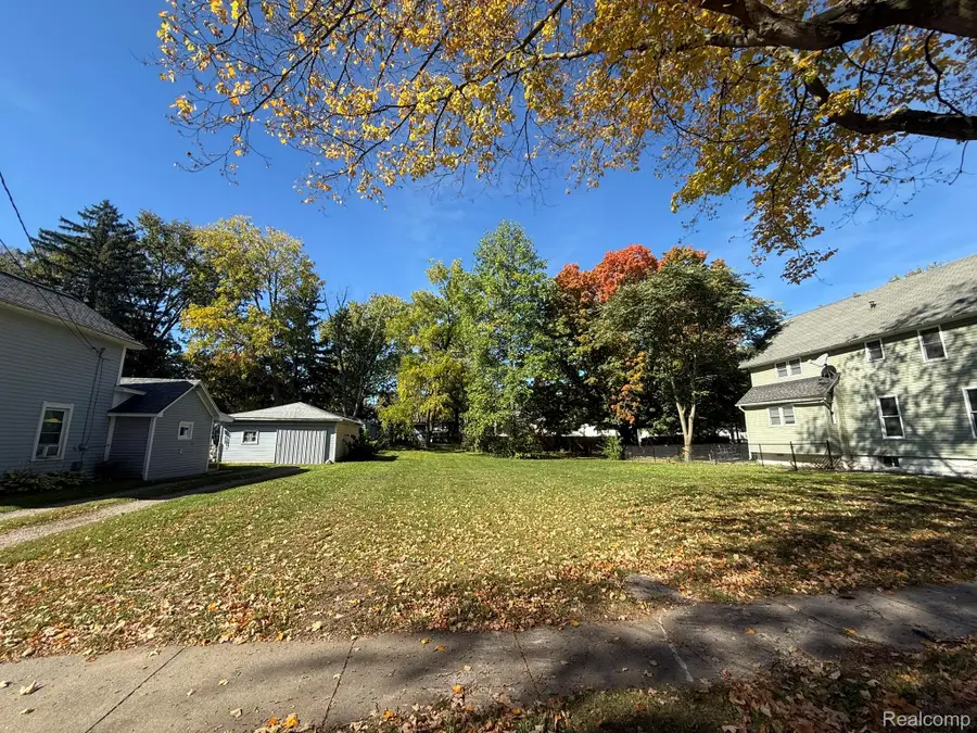 643 N Hickory ST, Owosso, MI 48867 - #3