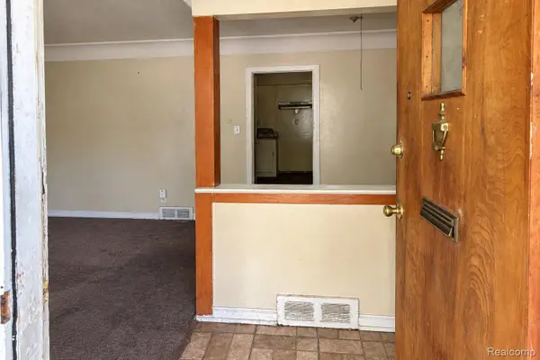 2947 Mackin RD, Flint, MI 48504