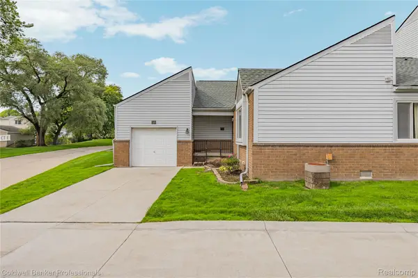 715 Claire Pointe CT E, StClairShores, MI 48081