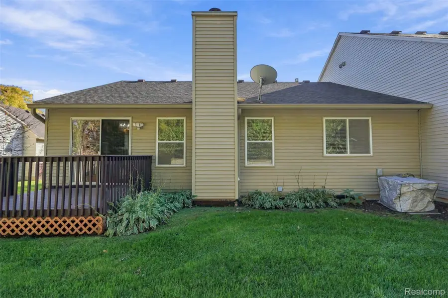 390 Woodfield Square LN, Brighton, MI 48116 - #3