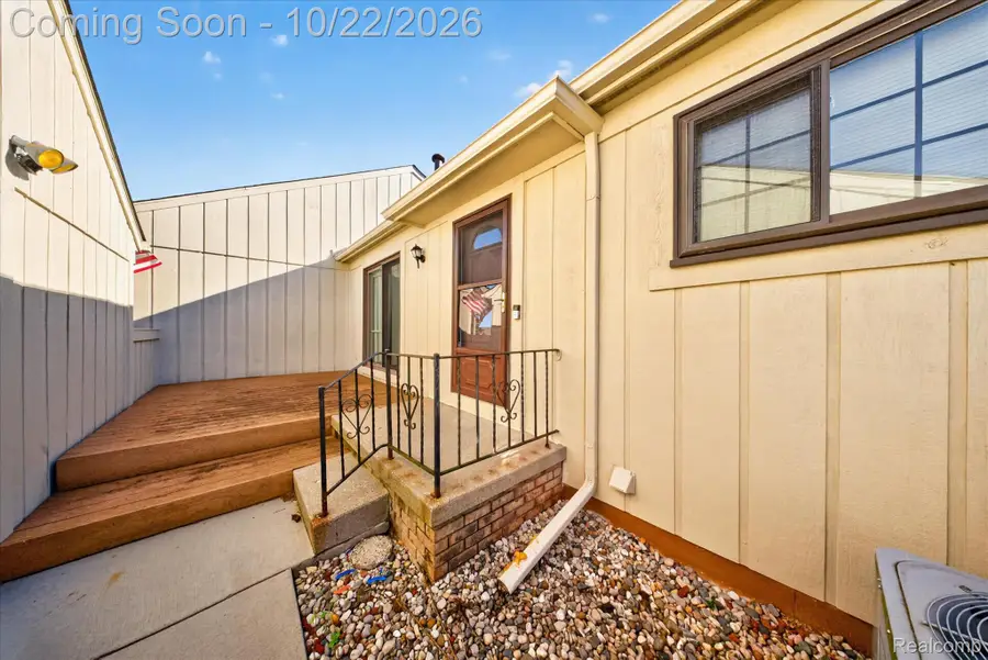 10053 Arlington CIR, South Lyon, MI 48178 - #2