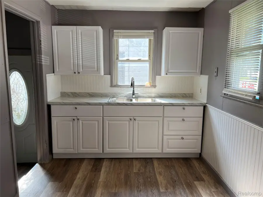 959 S Ballenger HWY, Flint, MI 48532 - #3