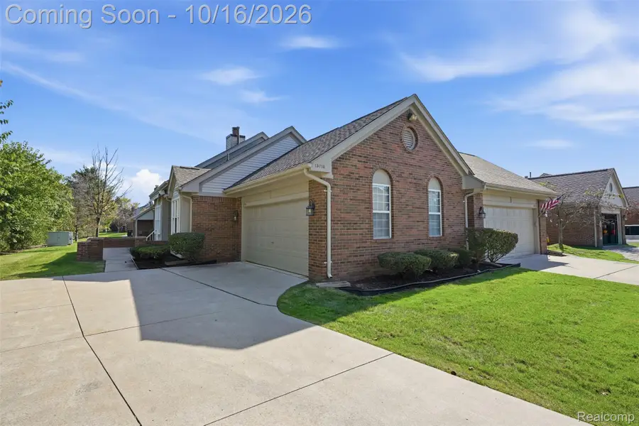 15710 Golfview DR, Riverview, MI 48193 - #2