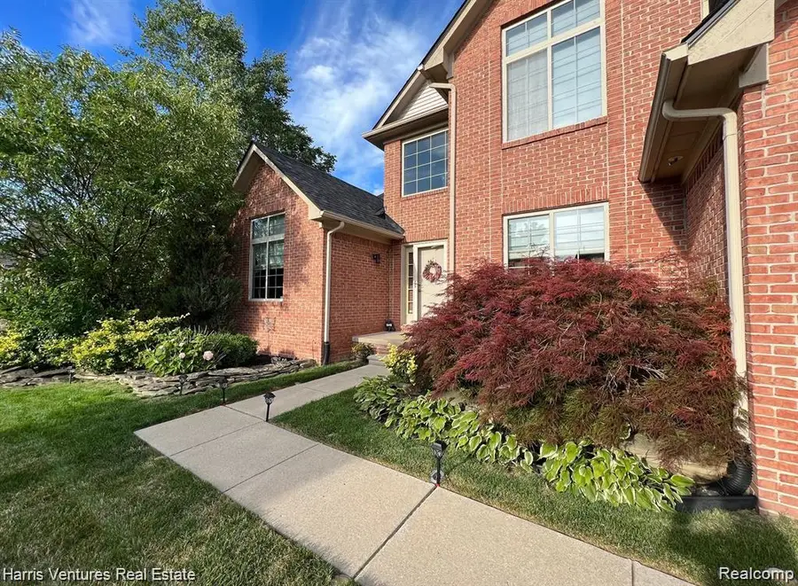 31271 Lavender DR, Brownstown, MI 48173 - #3