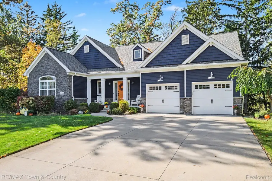 12416 Wolfberry CT, Fenton, MI 48430 - #2