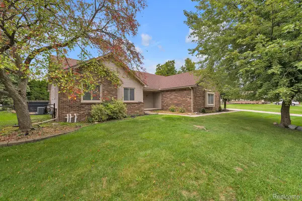 19157 Hillcrest ST, Livonia, MI 48152
