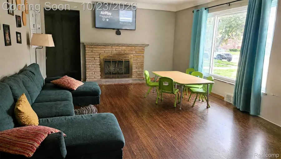 22979 Rosedale ST, Saint Clair Shores, MI 48080 - #2