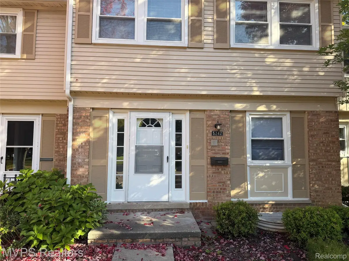 5242 Breeze Hill  24, Troy, MI 48098 - #1