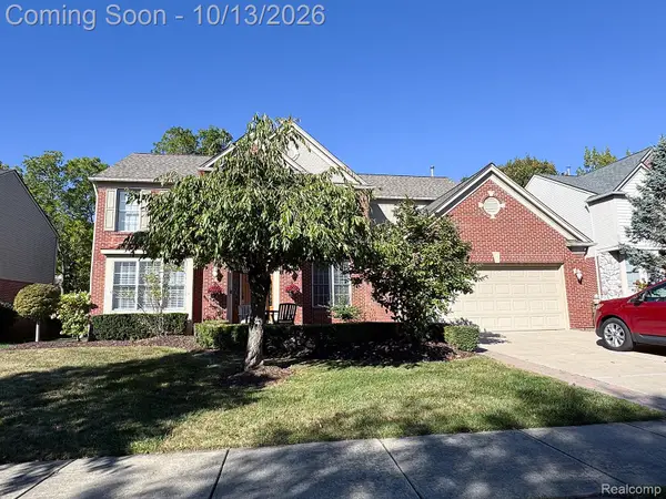 1612 Blushing DR, RochesterHills, MI 48307