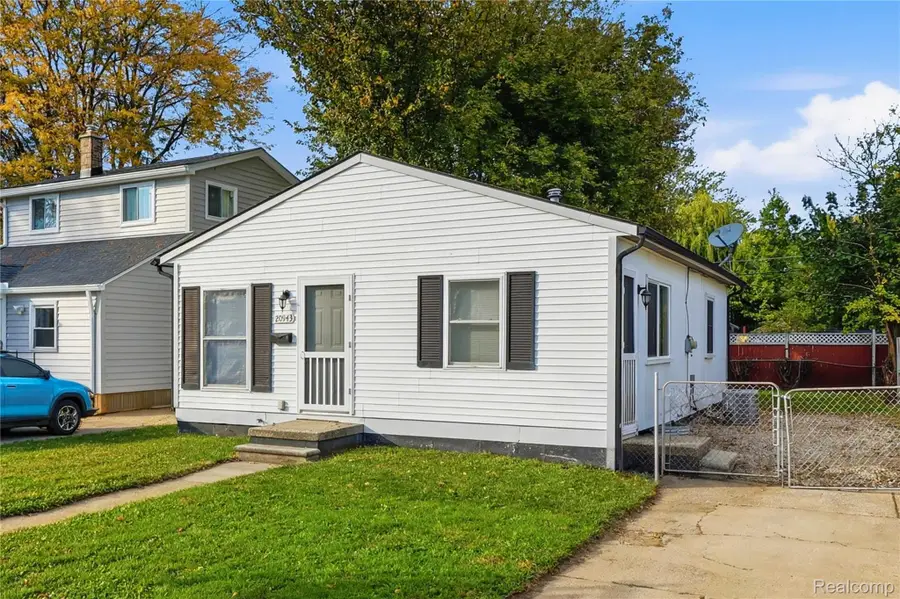 20943 Woodward ST, Clinton Township, MI 48035 - #3