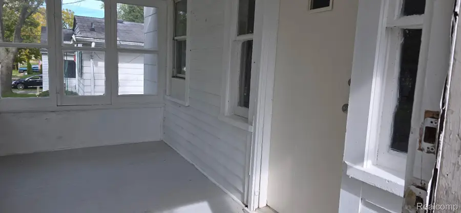 943 Stocker AVE, Flint, MI 48503 - #2
