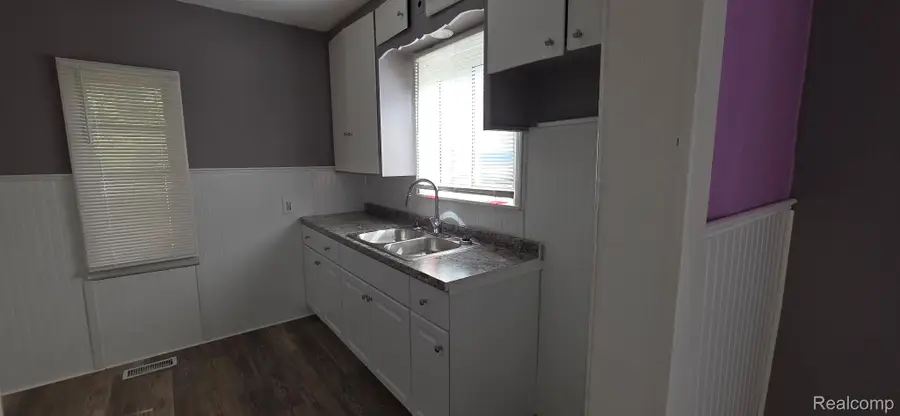 943 Stocker AVE, Flint, MI 48503 - #3