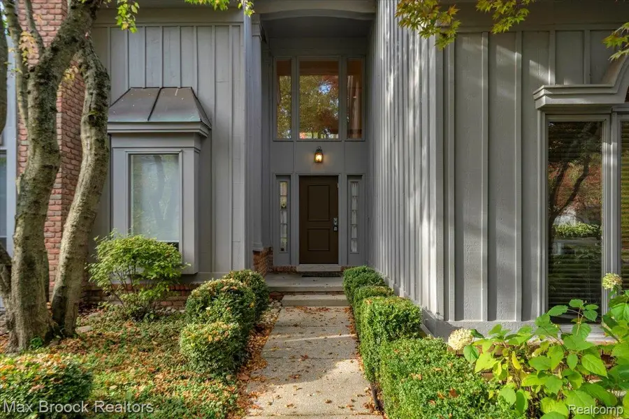 4929 Fairway Ridge CIR, West Bloomfield, MI 48323 - #2