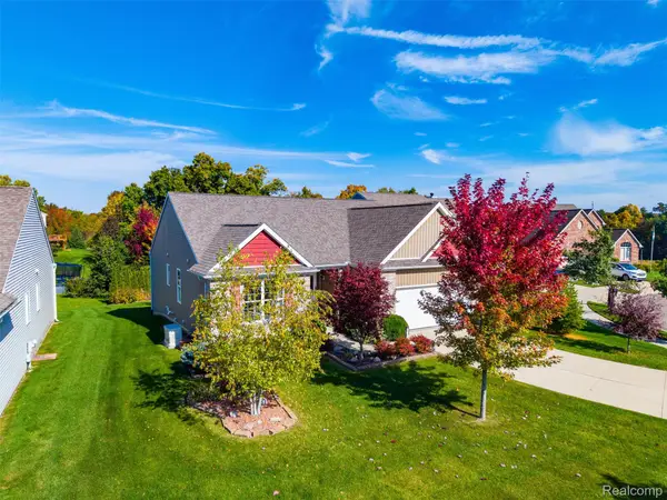 1104 Douglas Fir DR, Howell, MI 48843