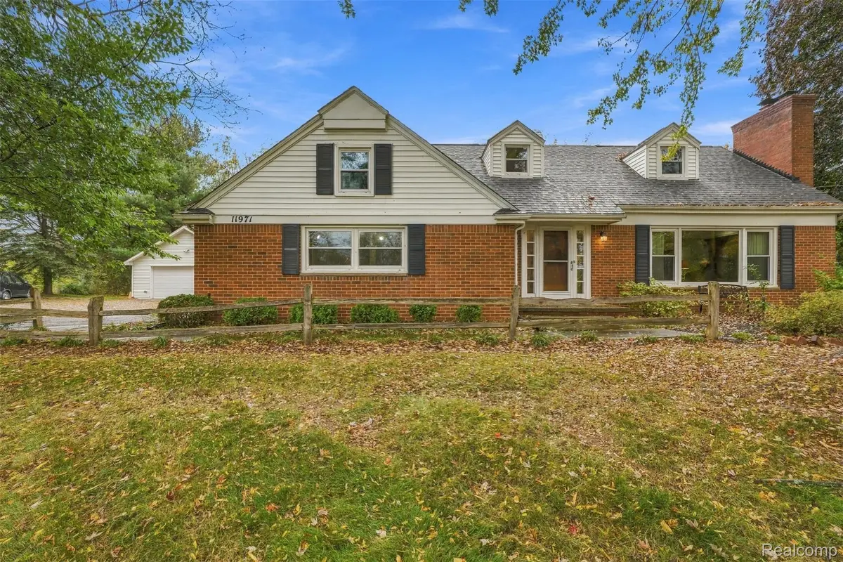 11971 9 Mile RD, South Lyon, MI 48178 - #1