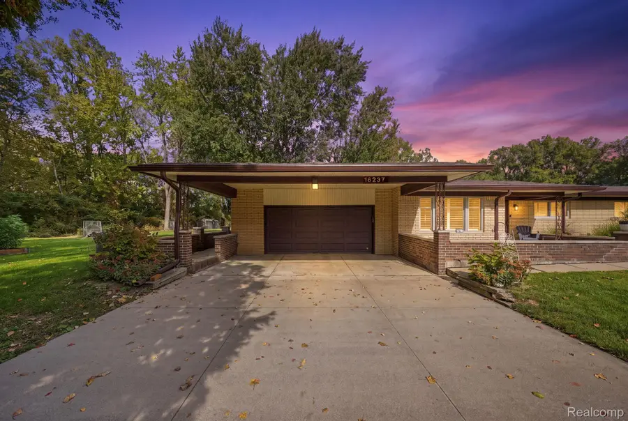 16237 Millar RD, Clinton Township, MI 48036 - #2