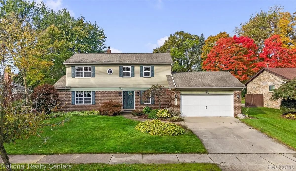 2793 Waterloo DR, Troy, MI 48084 - #1