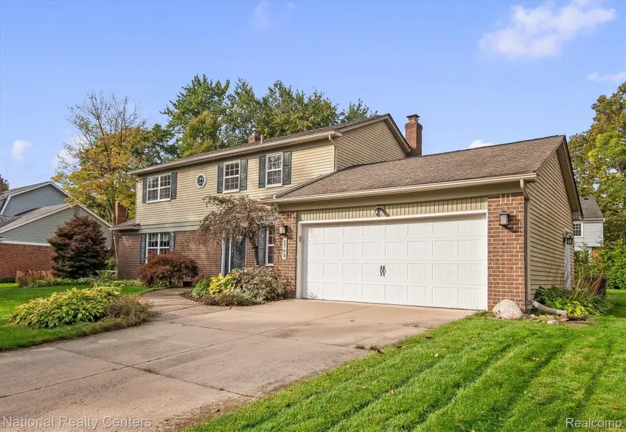 2793 Waterloo DR, Troy, MI 48084 - #3