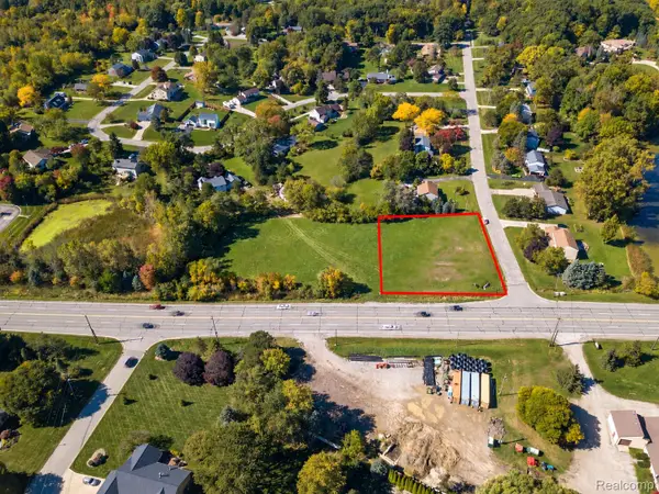 03 S Saginaw ST, GrandBlanc, MI 48439