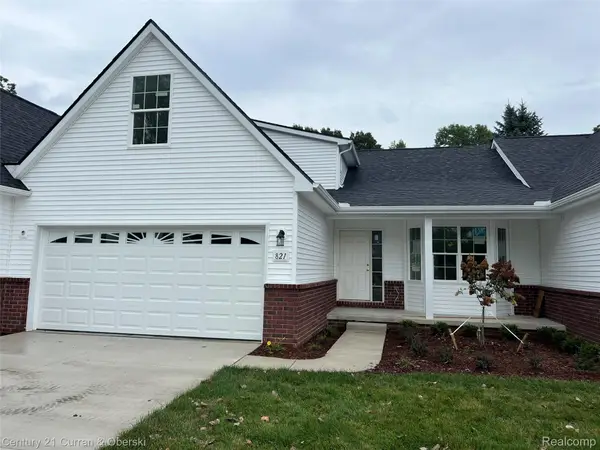 832 Nelsons Ridge DR  # 17, Howell, MI 48843