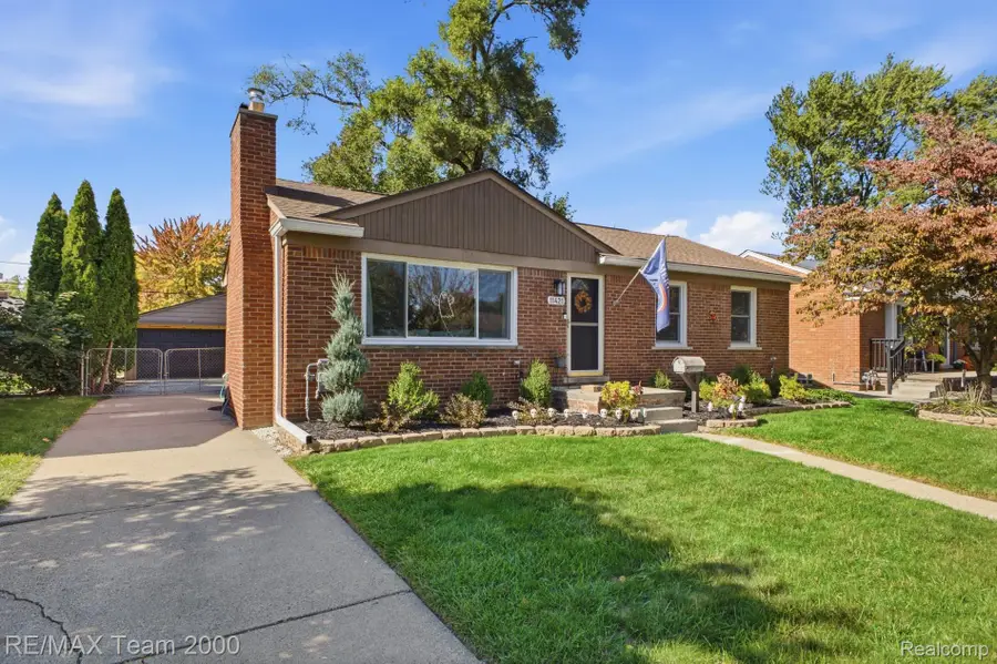 11421 Mayfield ST, Livonia, MI 48150 - #2
