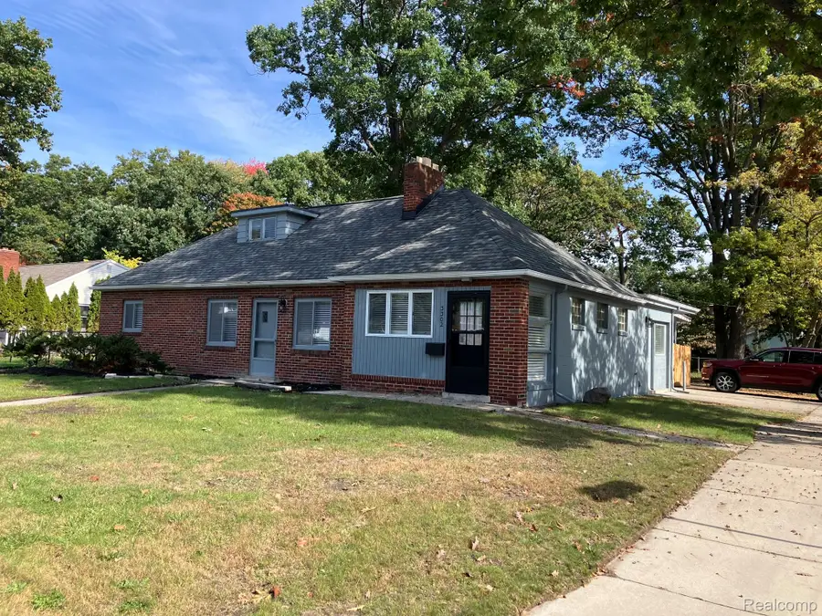 3302 Stone ST, Port Huron, MI 48060 - #2