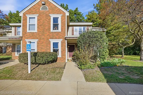 1723 Melville DR, RochesterHills, MI 48307