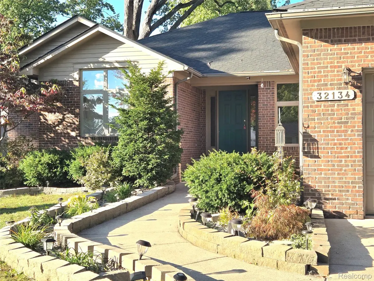 32134 Leona ST, Garden City, MI 48135 - #1