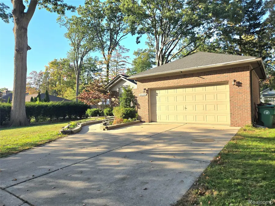 32134 Leona ST, Garden City, MI 48135 - #3
