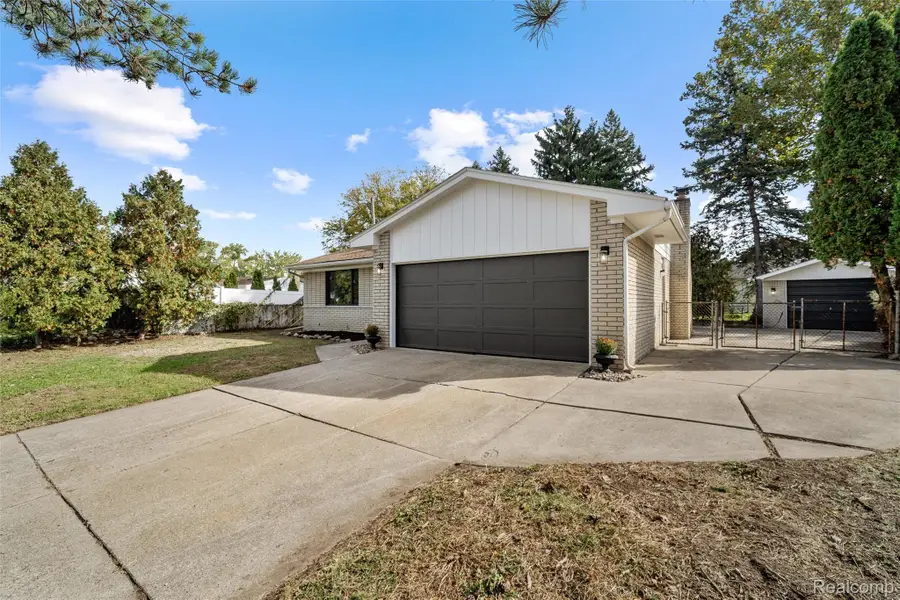6315 Canterbury CT, Westland, MI 48185 - #3