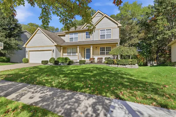 3033 Stillriver DR, Howell, MI 48843