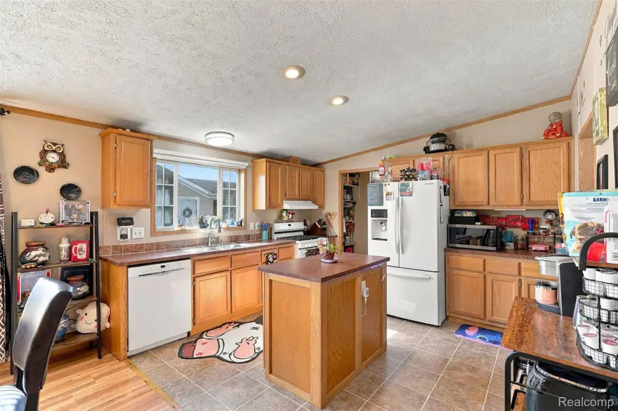 11087 Timbergrove CT, South Lyon, MI 48178 - #3