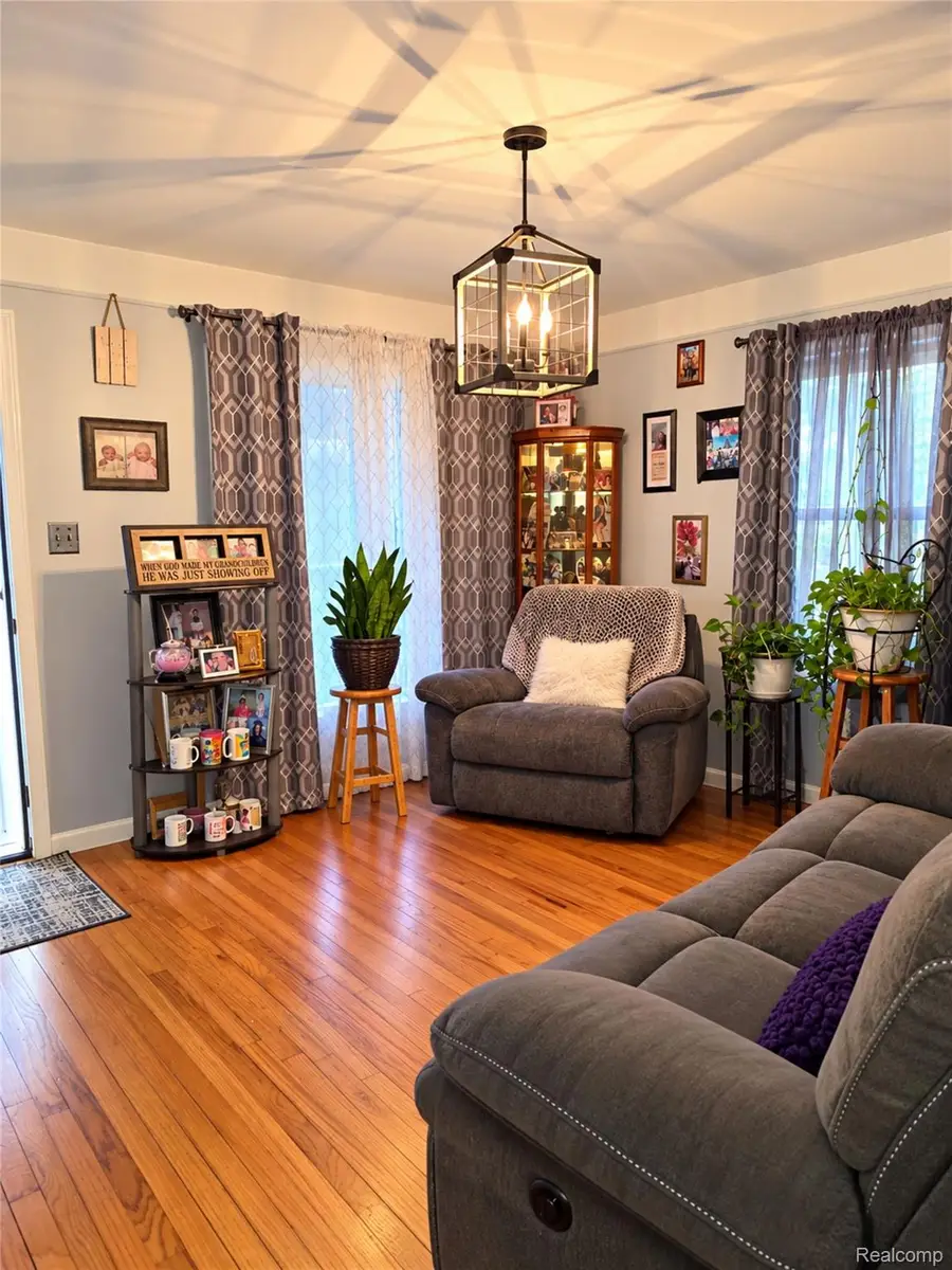 7271 Theut AVE, Warren, MI 48091 - #2