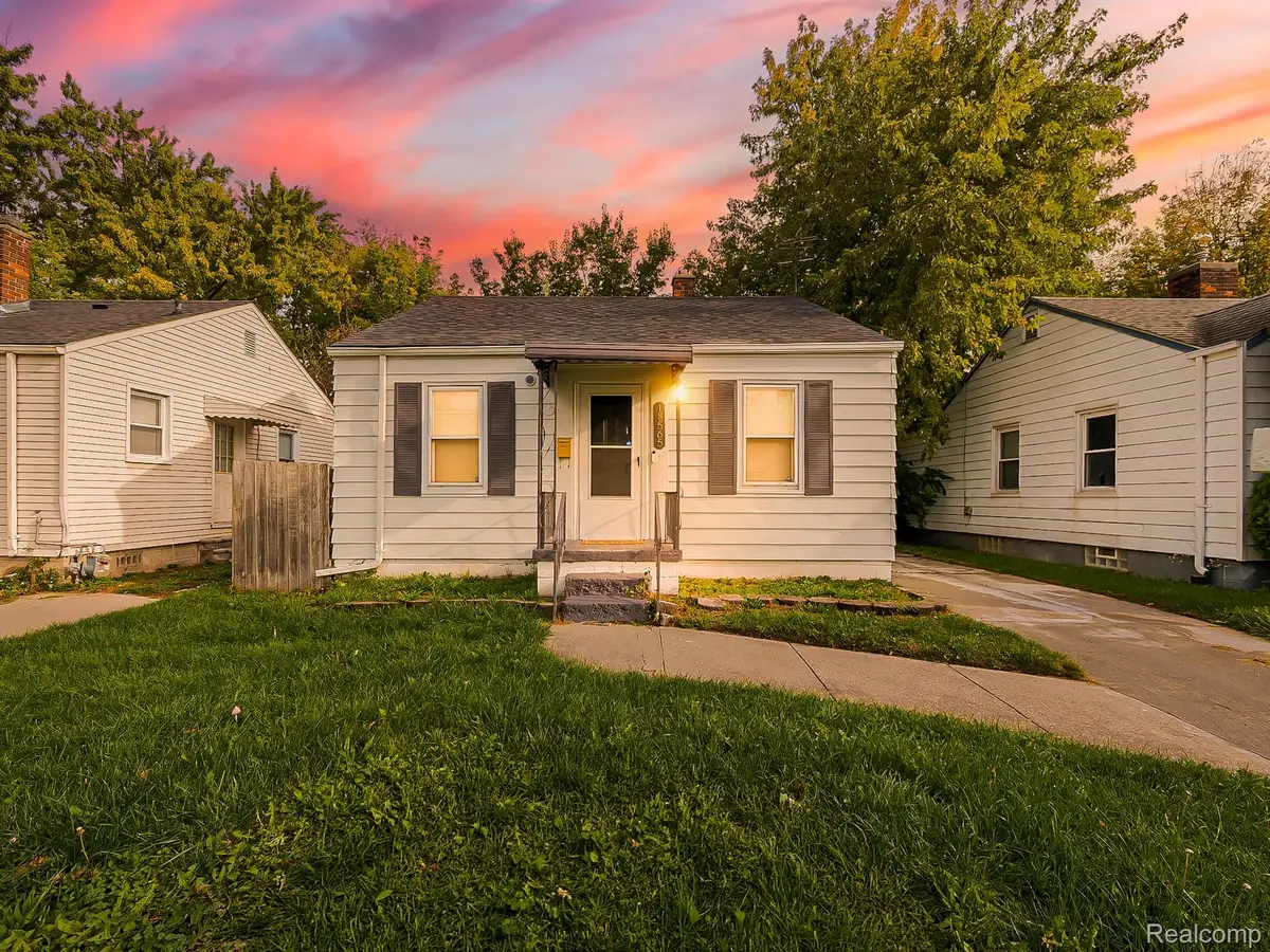 18565 Kenosha ST, Harper Woods, MI 48225 - #1
