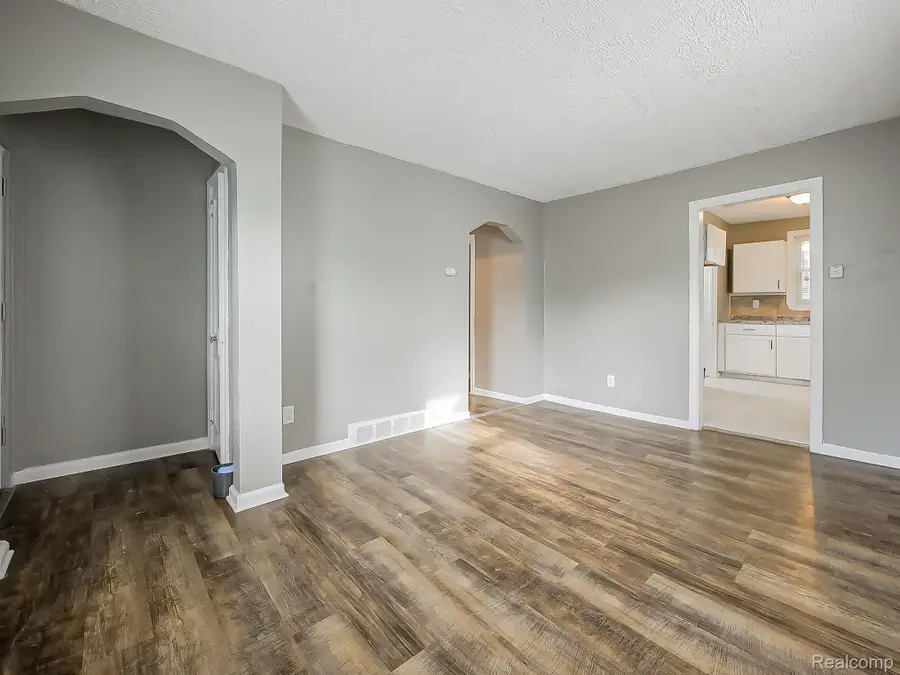 18565 Kenosha ST, Harper Woods, MI 48225 - #2