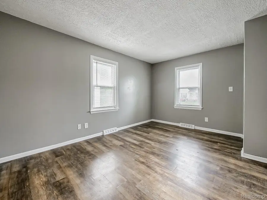 18565 Kenosha ST, Harper Woods, MI 48225 - #3