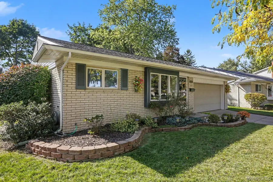 39591 Birchwood DR, Plymouth, MI 48170 - #2