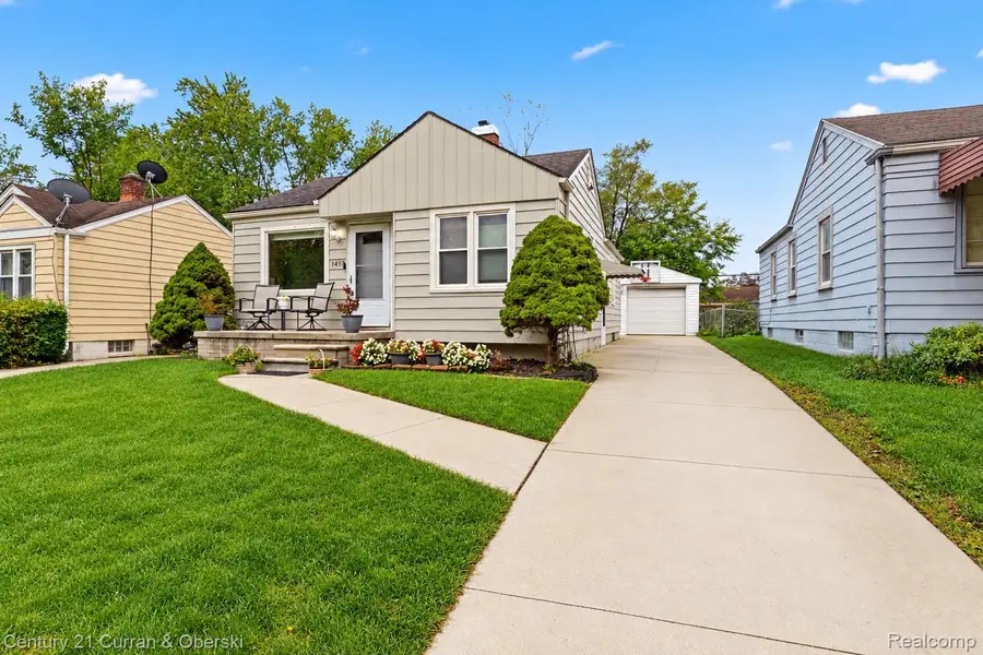 7489 N Silvery LN, Dearborn Heights, MI 48127 - #2
