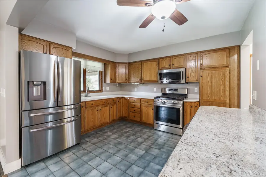 665 Maple DR, Dundee, MI 48131 - #3