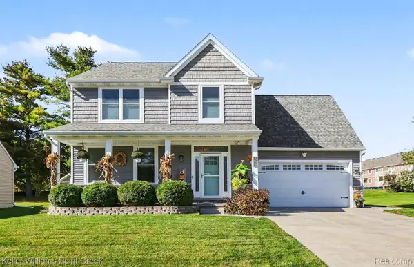 394 Newton CT, LakeOrion, MI 48362