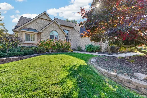 21094 Chase DR, Novi, MI 48375