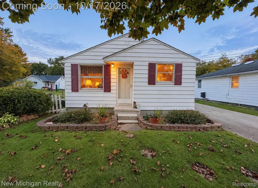 2225 E Williamson ST, Burton, MI 48529 - #2