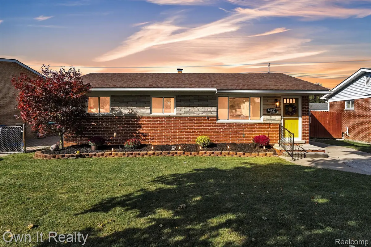 14220 Navarre ST, Gibraltar, MI 48173 - #1