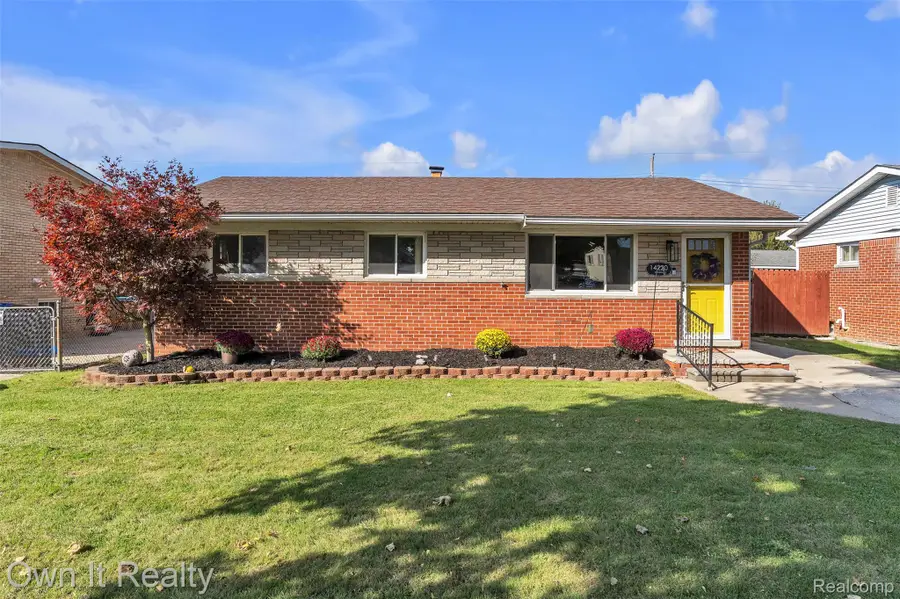 14220 Navarre ST, Gibraltar, MI 48173 - #3
