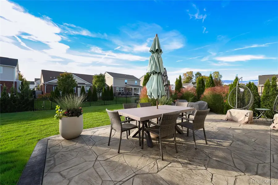 41165 Damask DR, Clinton, MI 48038 - #3
